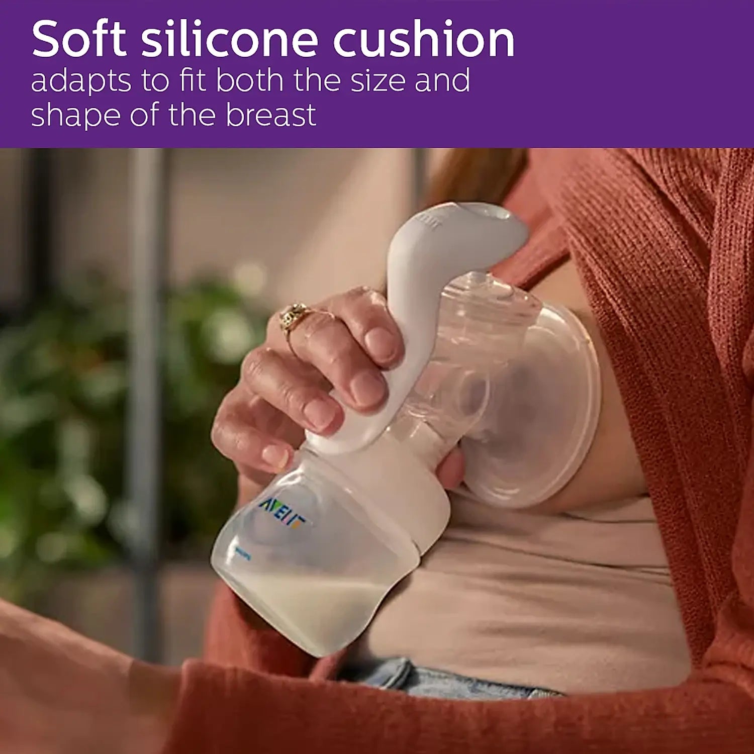 Avent Manual Breast Pump | Soft cushion adapts to all sizes | Combines suction and Nipple stimulation | SCF430/01